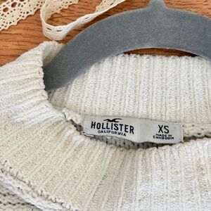 Hollister extra small white cropped sweater